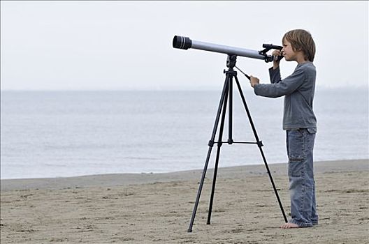 男孩,海滩,看穿,望远镜