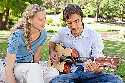 男人,公园,演奏,吉他,女朋友