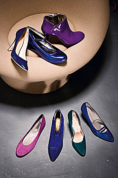 漆皮,鞋,蓝色,紫色,粉色,绿色,椅子,地面