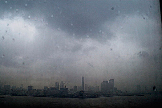 东京,港口,码头,下雨,白天,看,摩天大楼,后面