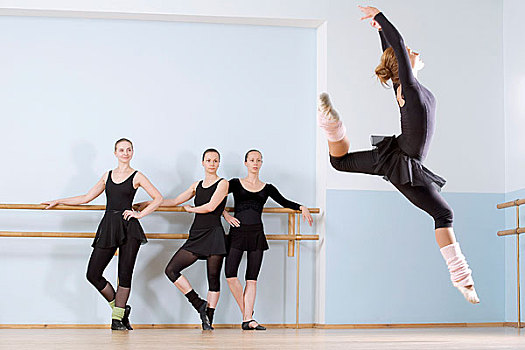 芭蕾舞女,跳跃,空气,三个,女人,看