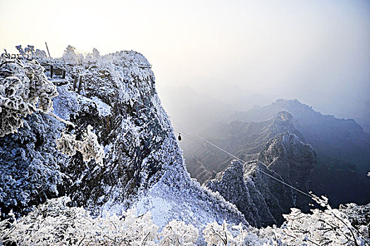 天门山雪景