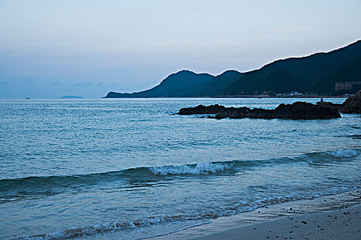 广东省深圳市大鹏半岛南奥镇杨梅坑清晨中的魅力海滩