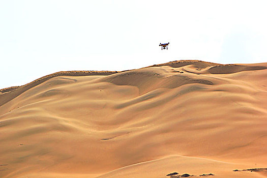 沙漠中的无人机