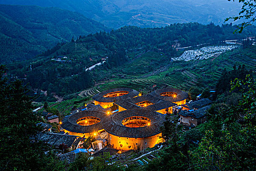 福建漳州南靖最奇特的土楼,田螺坑土楼群