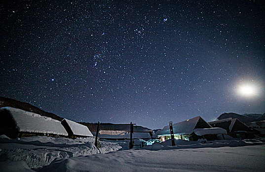 新疆禾木村庄星空