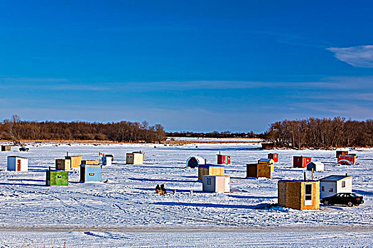 冰上钓鱼,小屋,红河,北方,靠近,城镇,曼尼托巴,加拿大