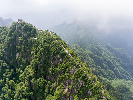 航拍河南洛阳栾川老君山最高峰马鬃岭