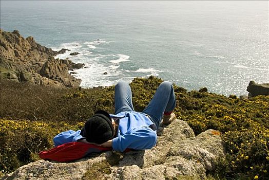 女人,躺着,石头,休息,远足,海岸,海洋,康沃尔,南方,南,英格兰,英国
