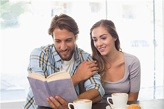 幸福伴侣,享受,咖啡,读,书本