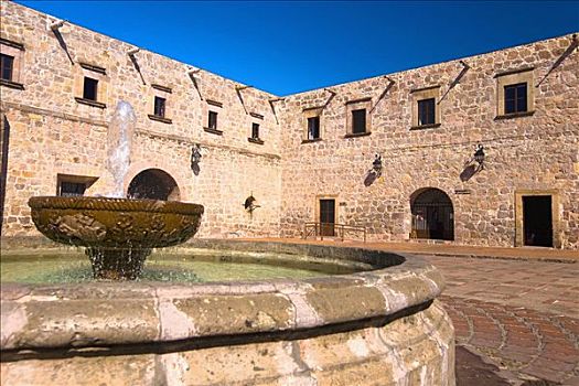 喷泉,院落,建筑,莫雷利亚,米若冈州,墨西哥