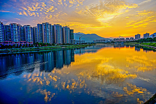 建筑群,高楼,河,灯,夜景,倒影,蓝天,白云