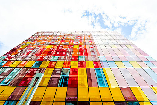 时尚彩色玻璃建筑大楼