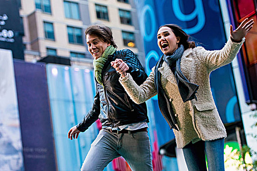 年轻,情侣,跑,街上,纽约,美国