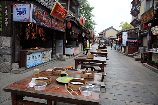 山东省日照市,上百种美食美味可口,这条美食街让人流连忘返