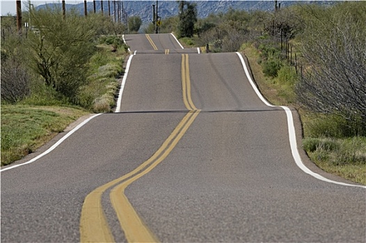 凹凸不平,乡村道路