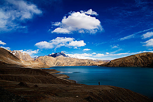 新疆,山脉,湖泊,雪山,蓝天,白云