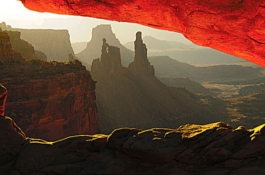 日出,方山石拱,峡谷地国家公园,犹他,美国