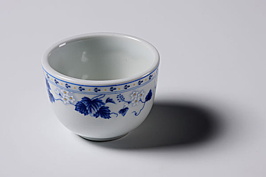 青瓷茶杯
