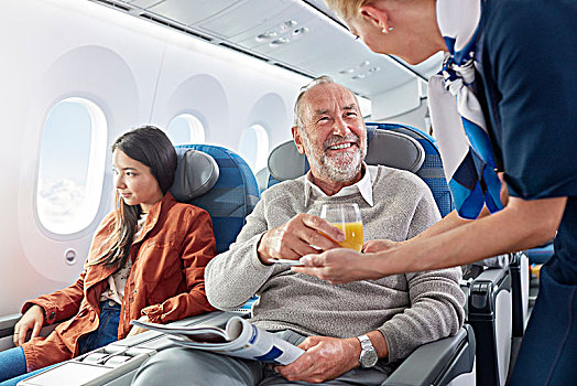 空乘人员,橙汁,男人,飞机
