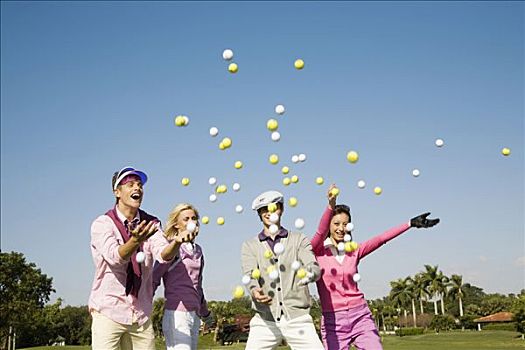 四个,朋友,投掷,高尔夫球,半空,比尔提默高尔夫球场,珊瑚顶市,佛罗里达,美国