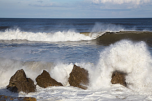 波浪,碰撞,岩石上,岸边,南,泰恩-威尔,英格兰