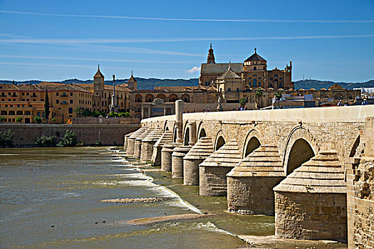 罗马桥,上方,瓜达尔基维尔河,科多巴省,安达卢西亚,西班牙,欧洲