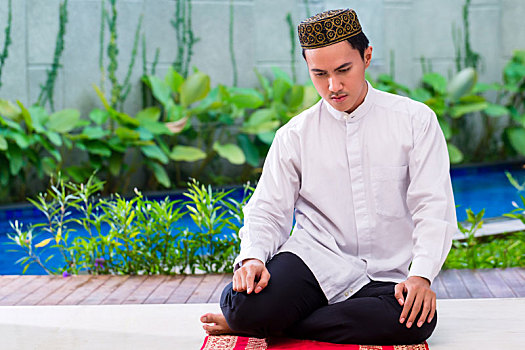 亚洲人,穆斯林,男人,祈祷,地毯
