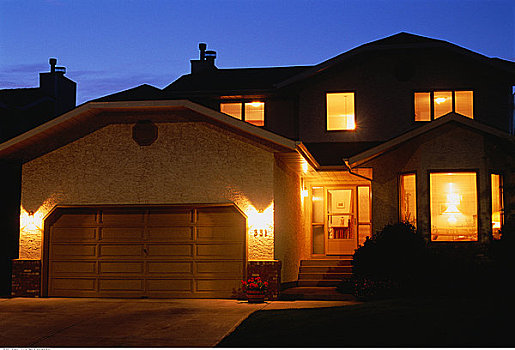 房子,亮灯,黄昏,卡尔加里,艾伯塔省,加拿大