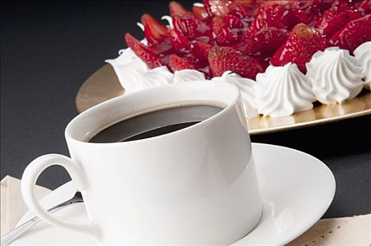 特写,草莓,蛋白甜饼,黑咖啡