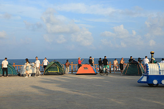 山东省日照市,海滨旅游高潮不断,海水浴场只见人海不见大海