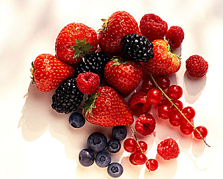 草莓,树莓,红醋栗,葡萄