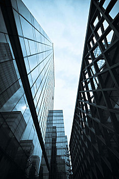 仰视现代建筑摩天大楼建筑玻璃外观