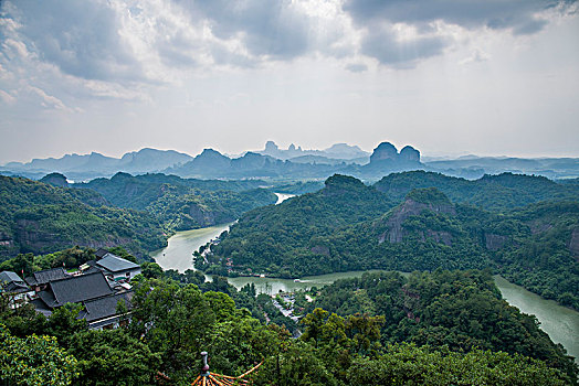 广东远眺韶关丹霞山群山