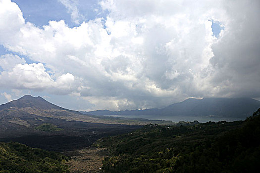 巴图尔火山