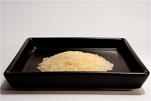米饭,黑色背景,盘子