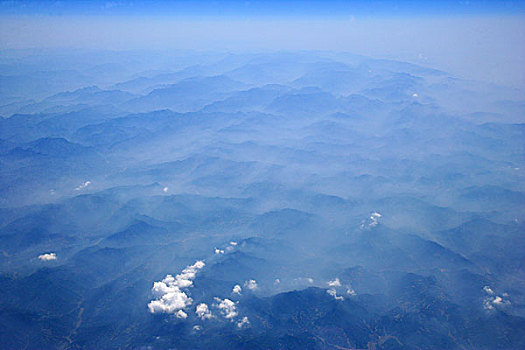 九千米高空俯看大地