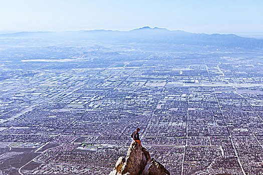 男青年,坐,山顶,攀升,秃顶,加利福尼亚,美国