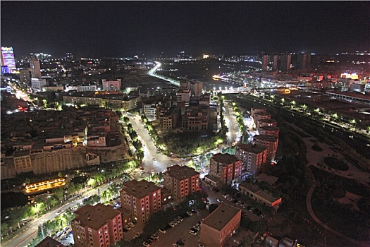 新疆喀什,夜色下的喀什古城,靓丽高台民居