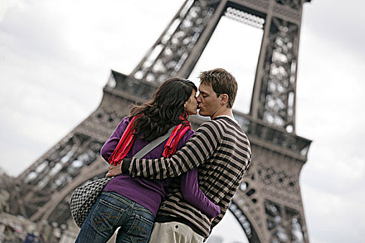法国,巴黎,一对,年轻,吻,艾菲尔铁塔,特写