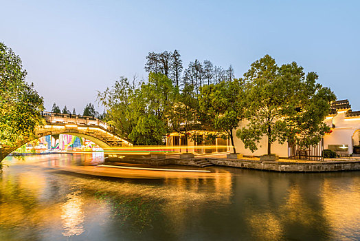中国江苏南京白鹭洲公园江南古建筑夜景