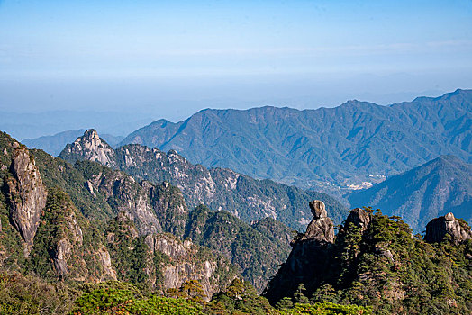 江西上饶三清山阳光海岸片区群山