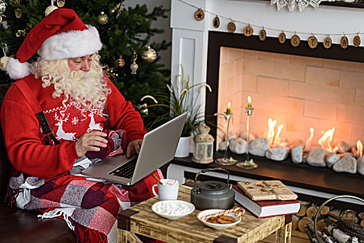 圣诞老人,工作,靠近,圣诞树,在家,读,孩子,信
