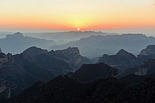 太行山日出