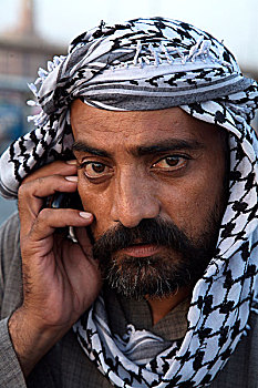 巴基斯坦人,男人,传统服装,手机,沟通,卡拉奇,交易,城市,巴基斯坦,九月,2006年