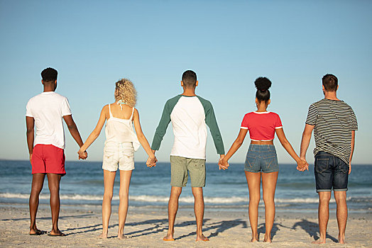 群体,朋友,站立,一起,牵手,海滩