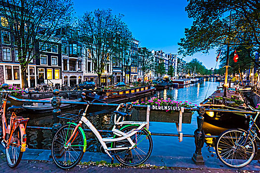自行车停放,桥,运河,黄昏,阿姆斯特丹,荷兰