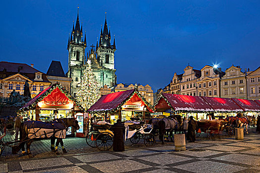 捷克共和国,波希米亚,布拉格,圣诞市场,老城广场,泰恩教堂
