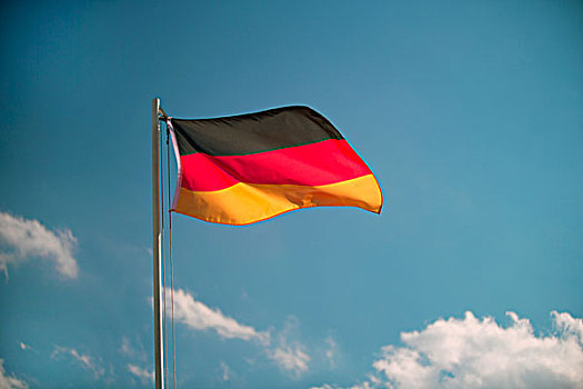 德国国旗,正面,蓝天