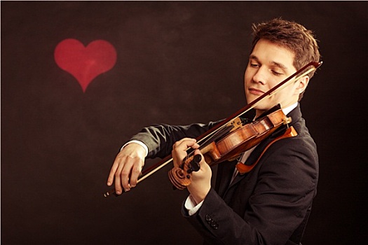 拉小提琴的帅哥图片图片